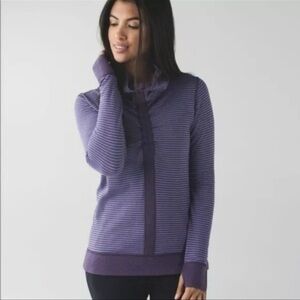 Lululemon In A Cinch Sweatshirt Women’s Purple Gray Reversible Cowl Neck Size 8?